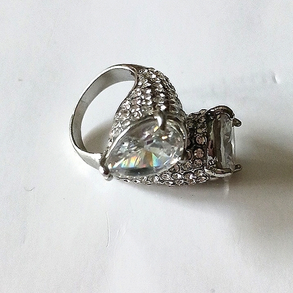 UNIQUE ROUND/OVAL RING SIZE 8 - Picture 3 of 7